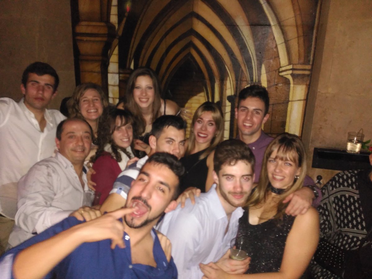 capiscolfem_tb's tweet photo. Cena de navidad! Cena de equipo! #Capiscolas #patenuki #bastantebien #feliznavidad https://t.co/sNbHBLZrOv