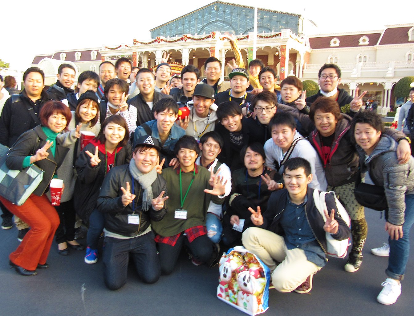 تويتر 育英メディカル専門学校 على تويتر ブログ更新 2年生がディズニーランド研修に行ってきました ディズニー スタッフのコミュニケーションやホスピタリティを学ぶことができるセミナープログラムで 楽しくも充実した一日を過ごせたようです T Co