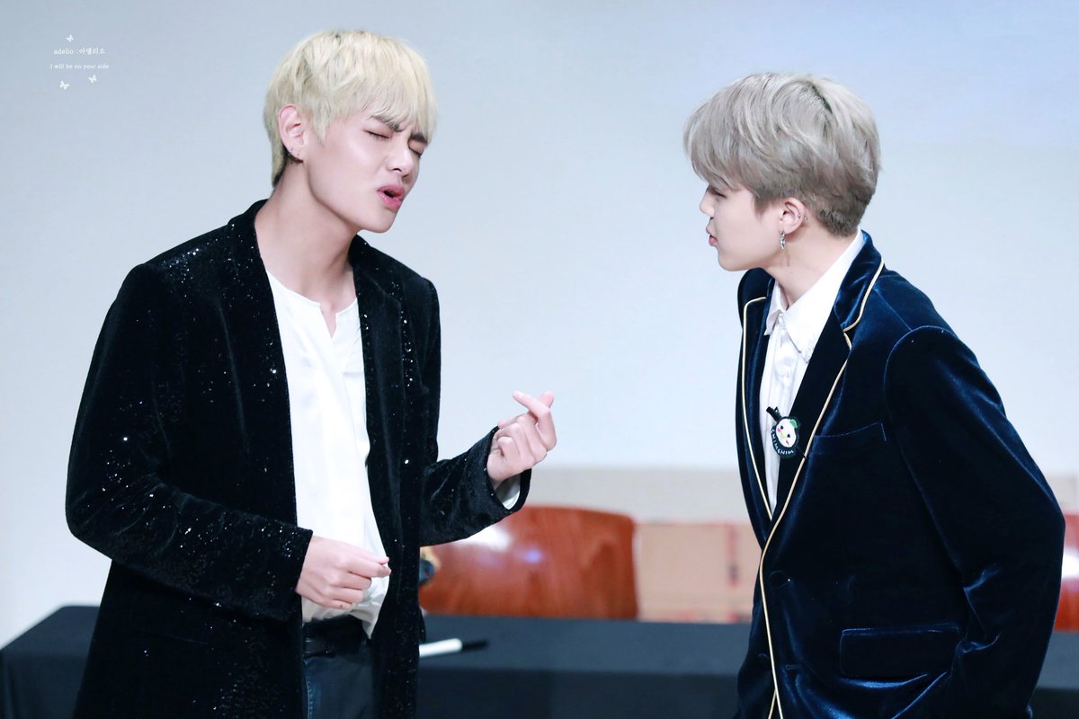 sokowicz's tweet photo. [HQ PIC] 161106 Gimpo Fansign
#방탄소년단 #지민 #JIMIN #TAEHYUNG 
©adelio_bts https://t.co/fONV0S3Qm8