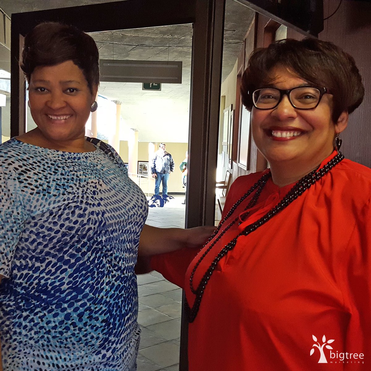 LindseyGibaud's tweet photo. Visiting @CangoCavesOdn this #festiveseason? Please give Operations Manager Alison Moos a big hug! #BigTreeMarketing #Oudtshoorn https://t.co/pHoL6nqvYM