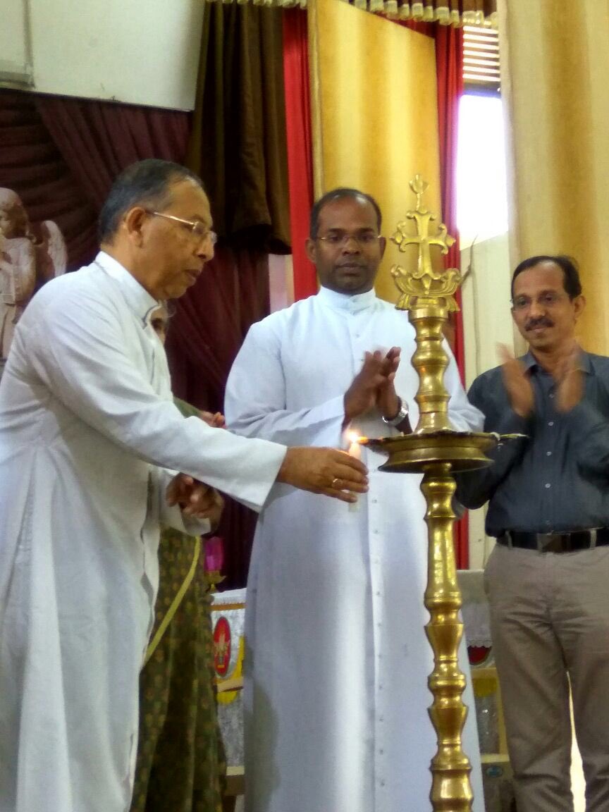 FrFranklin's tweet photo. National #TU4C (Teens United for Christ), Animators Training Camp is inaugurated at ARC by @KalyanBishop. #DigitalKalyan #Catholic #Prayer https://t.co/2mwxGvdlxK