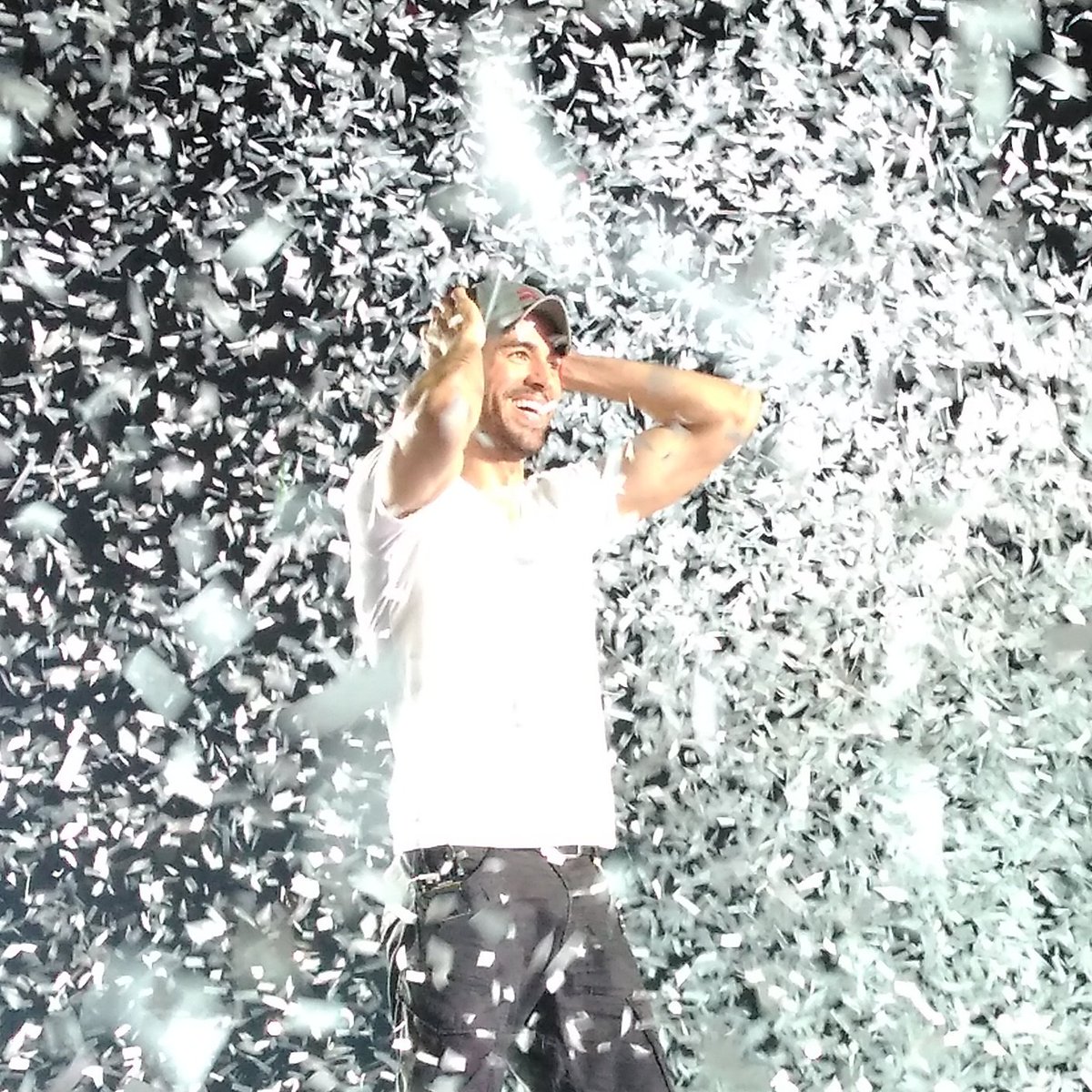 Barunka_N's tweet photo. I have been to many concerts but this one was absolutely the best I have ever been to! #EnriqueIglesias #Prague2016 @enriqueiglesias https://t.co/7w3hLhEATG