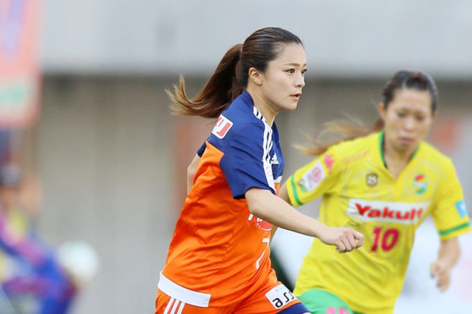 アルビレックス新潟 レディースの斎藤友里選手 現役引退についてお知らせいたしました アルビレックス新潟レディースに長く在籍してチームの成長とともにある存在でした 最後を友里らしく笑顔で終えるため 皇后杯で完全燃焼を誓います T Co
