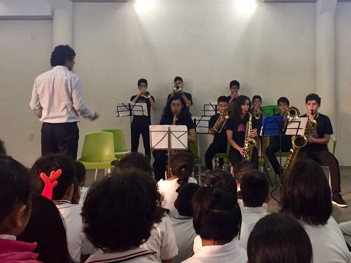PavelLoaria's tweet image. Terminando el año con clases y ensayos! Compartamos cultura y buena música con las nuevas generaciones! #aprenderYcompartir #jazz