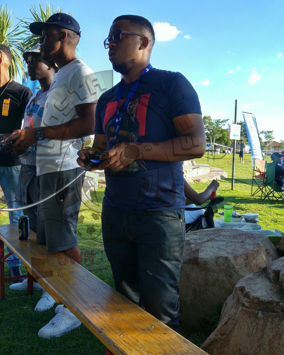 KostaGames's tweet image. #FMPJamboree
#FunMasters 
#PES2017
#MKX 
#KostaGames
#LifestyleGaming
#OwnTheGame