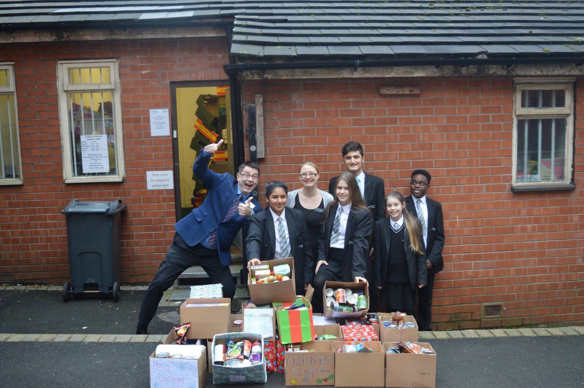 AlbionAcademy's tweet photo. 25+ food parcels delivered to the North West's busiest Food Bank. So proud of our students, staff and families who contributed #AlbionGiants https://t.co/hC60aXjKsw