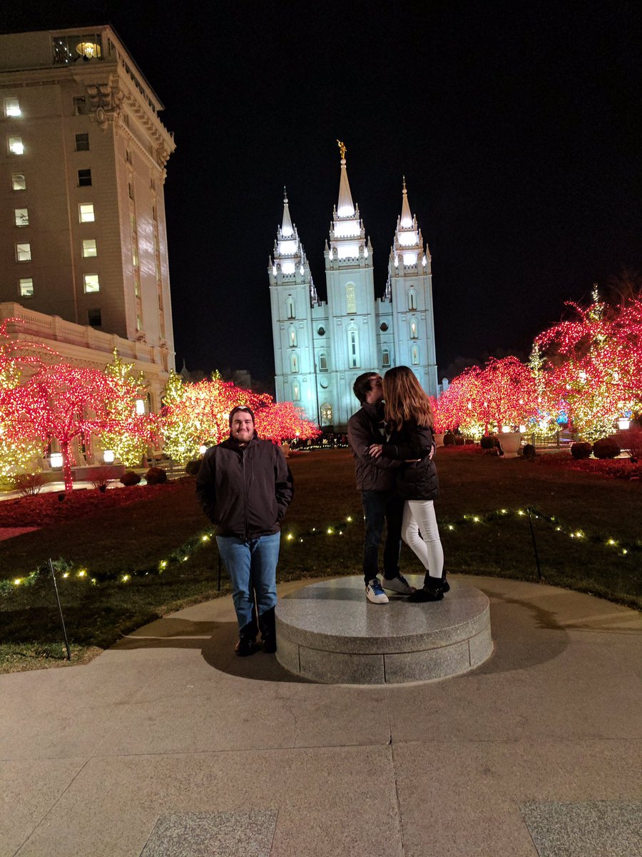 SpenSpenBurt's tweet photo. Christmas at Temple Square 😍😍 https://t.co/Xe6bHJSrOw