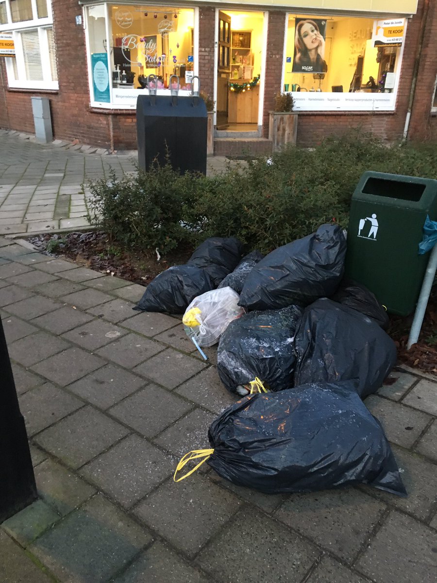 Salon0182's tweet photo. Gister gemeld, nu uitzicht. #gouda #huisvuil #dump @GemeenteGouda @MiloSchoenmaker https://t.co/WIKnC945Oa