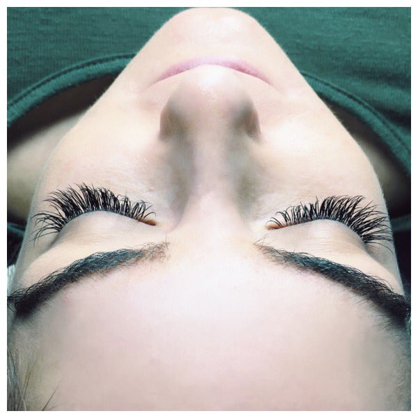 infinite_lashes's tweet photo. Stunning Christmas treats #simplybeautiful #christmastreats #lashes #chesterlashes #lashextensions #festivetreats #cheshirelashes #lashlove https://t.co/ttHJjv4JDI