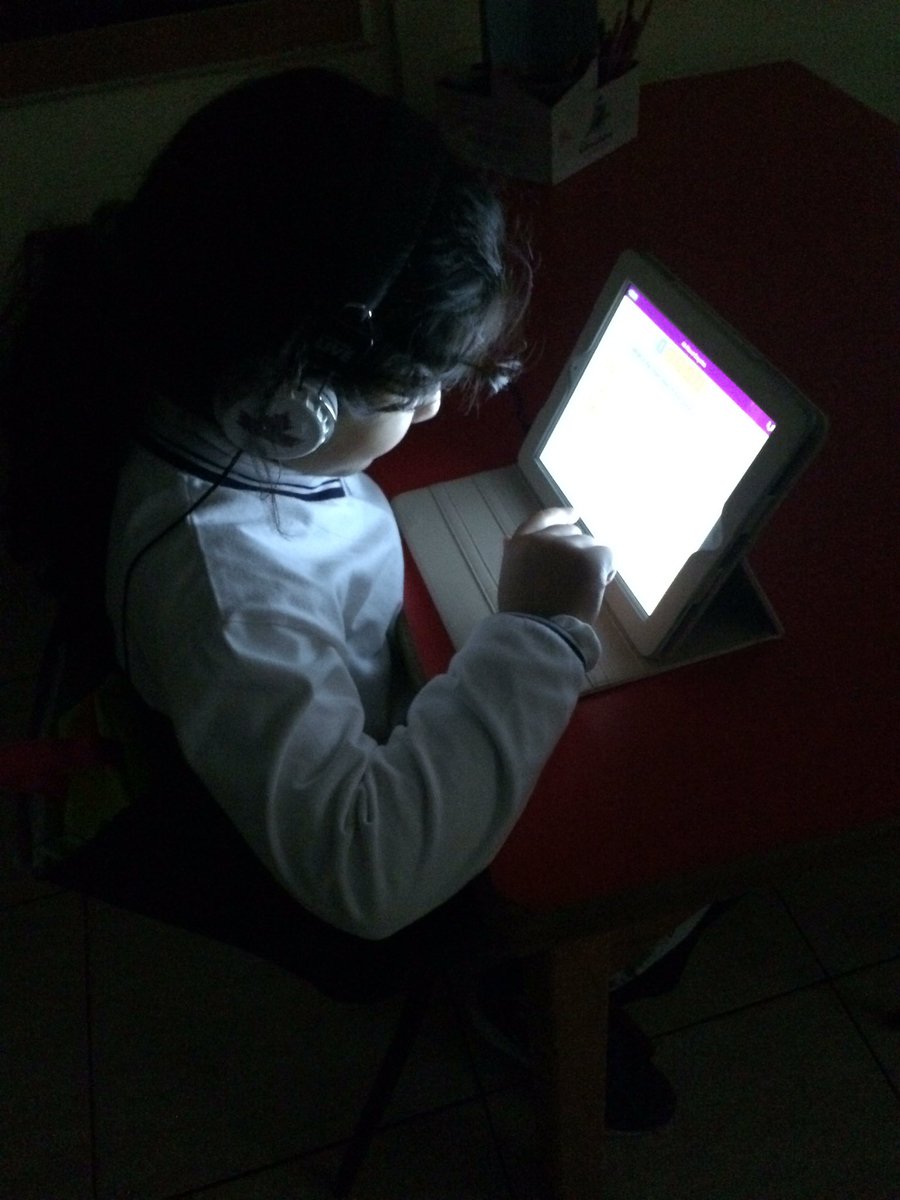 reinhardt1026's tweet photo. Why not read in the dark#flashlightday #pypgr1 #aisq8 https://t.co/LJs4ChoTSv