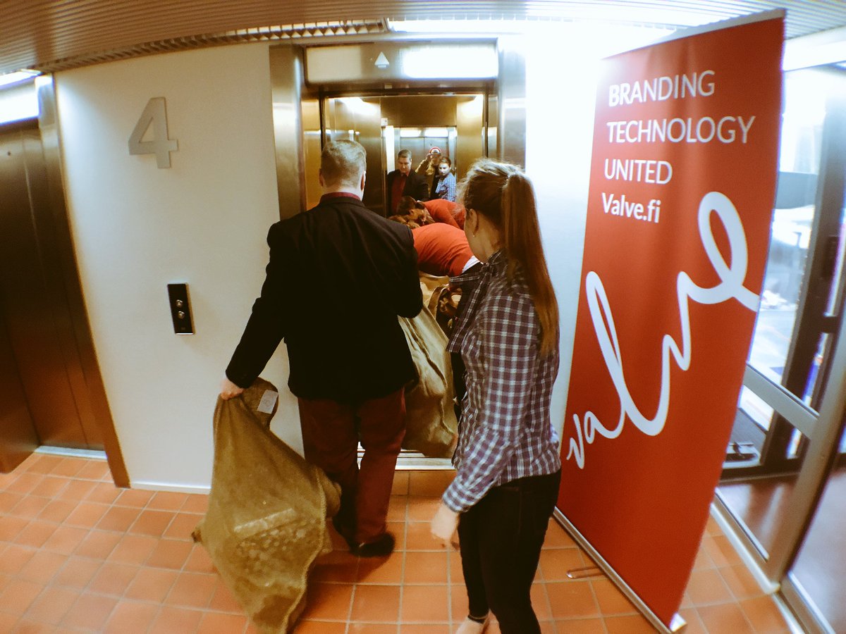 valve_fi's tweet image. Henkilöstömme järkkäämän "Joululahjoja lastenkodin lapsille" -keräyksen lahjatoimitukset käynnissä: facebook.com/joululahjakera… #Joululahja