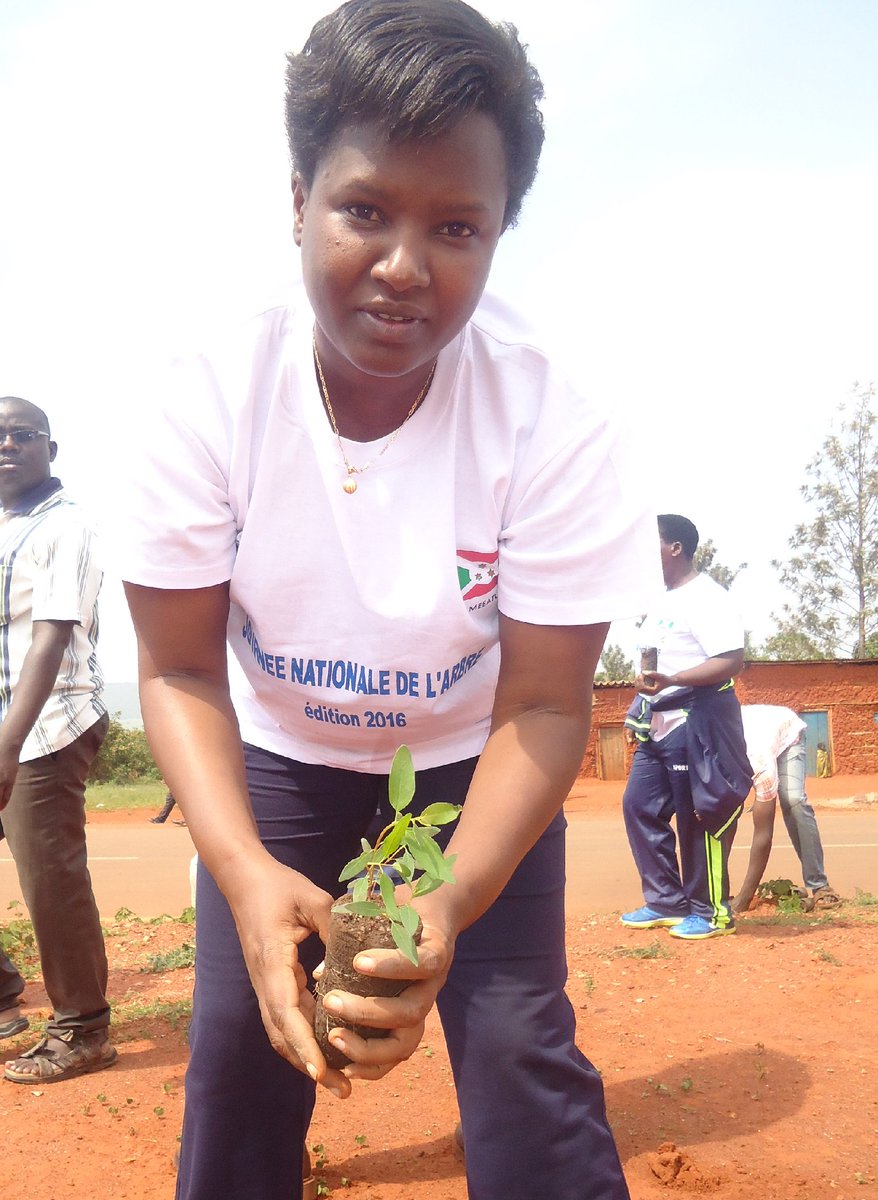 #Burundi: Soutenue et encouragée /<a href="/AimeeLaurentine/">Laurentine Kanyana</a>, le 17 déc, la population d la commune BUSONI (KIRUNDO) a pu planté plus de 10.000 arbres