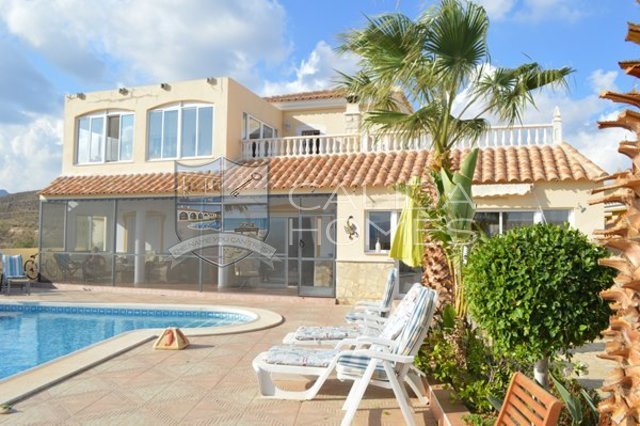 CalidaHomes's tweet image. Stunning 3 bed  two storey villa with 10x5 pool and fantastic views just 20 minutes from the med coast, Zurgena -calidahomespropconsult.com/view-property/…