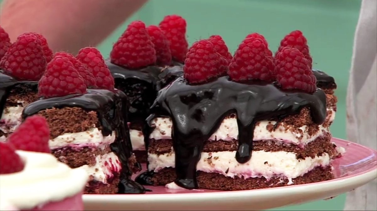 Het wereldberoemde programma Bake Off komt naar ons land! Schrijf je nu in voor #BakeOffVlaanderen vier.be/artikels/bake-…