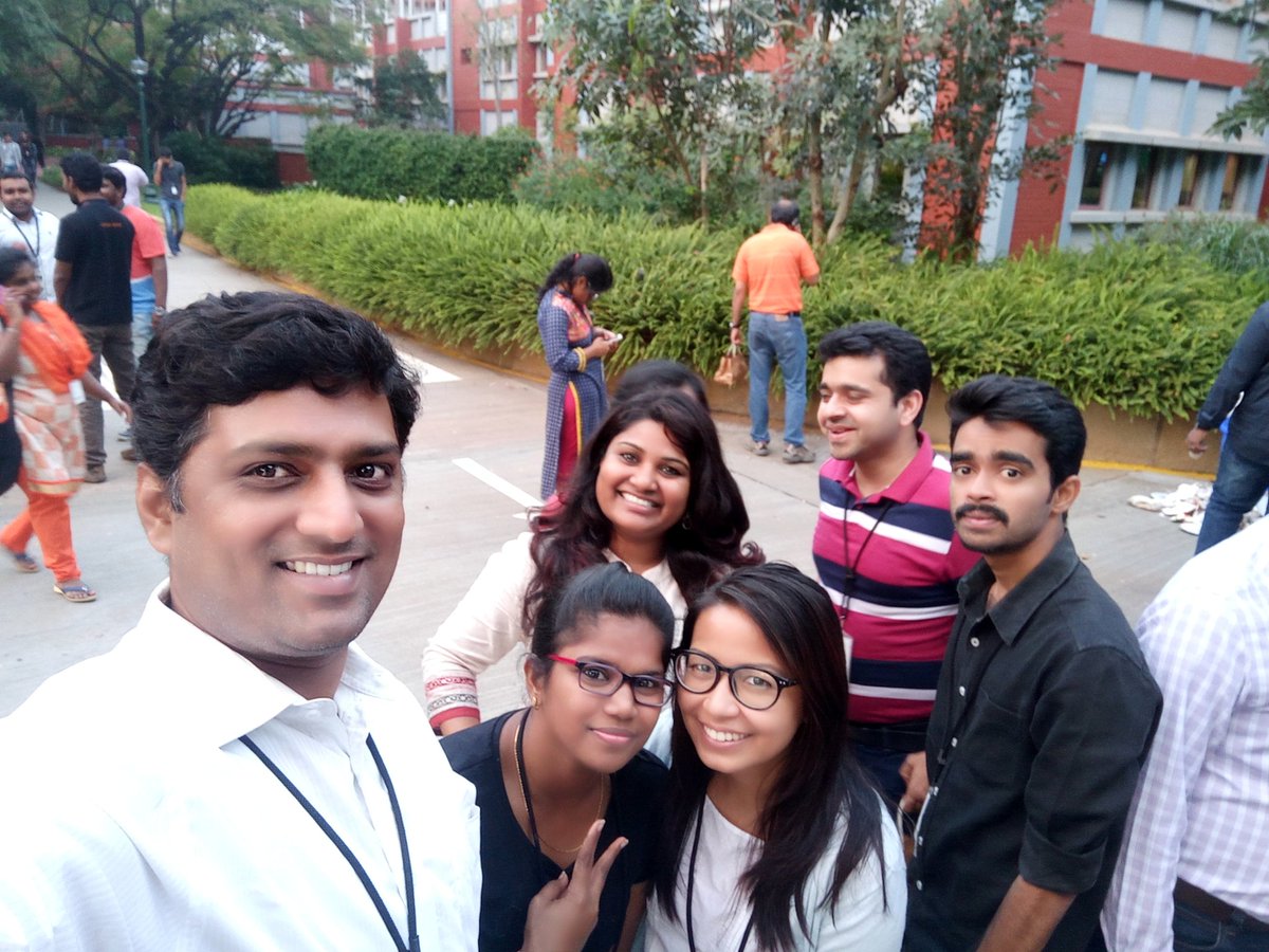 swapnakothuri's tweet image. Having 1 more fun day with  crazy colleagues.. My team is just awesome #fEVerfun