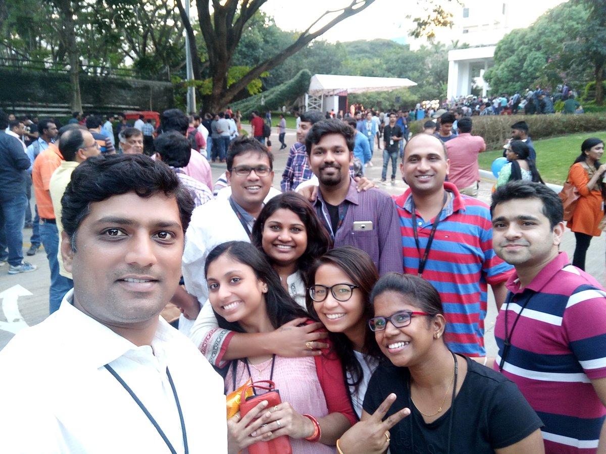 swapnakothuri's tweet image. Having 1 more fun day with  crazy colleagues.. My team is just awesome #fEVerfun