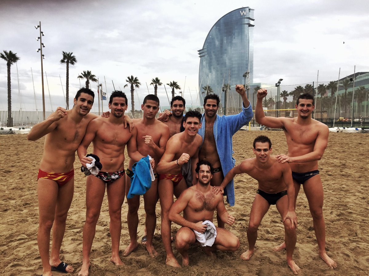 joel_wp_07's tweet photo. Victoria por 13-4 en la Nova Escullera contra el @cncatalunya . #cnb #5pals #waterpolo #parrus https://t.co/zHFkfDclY8