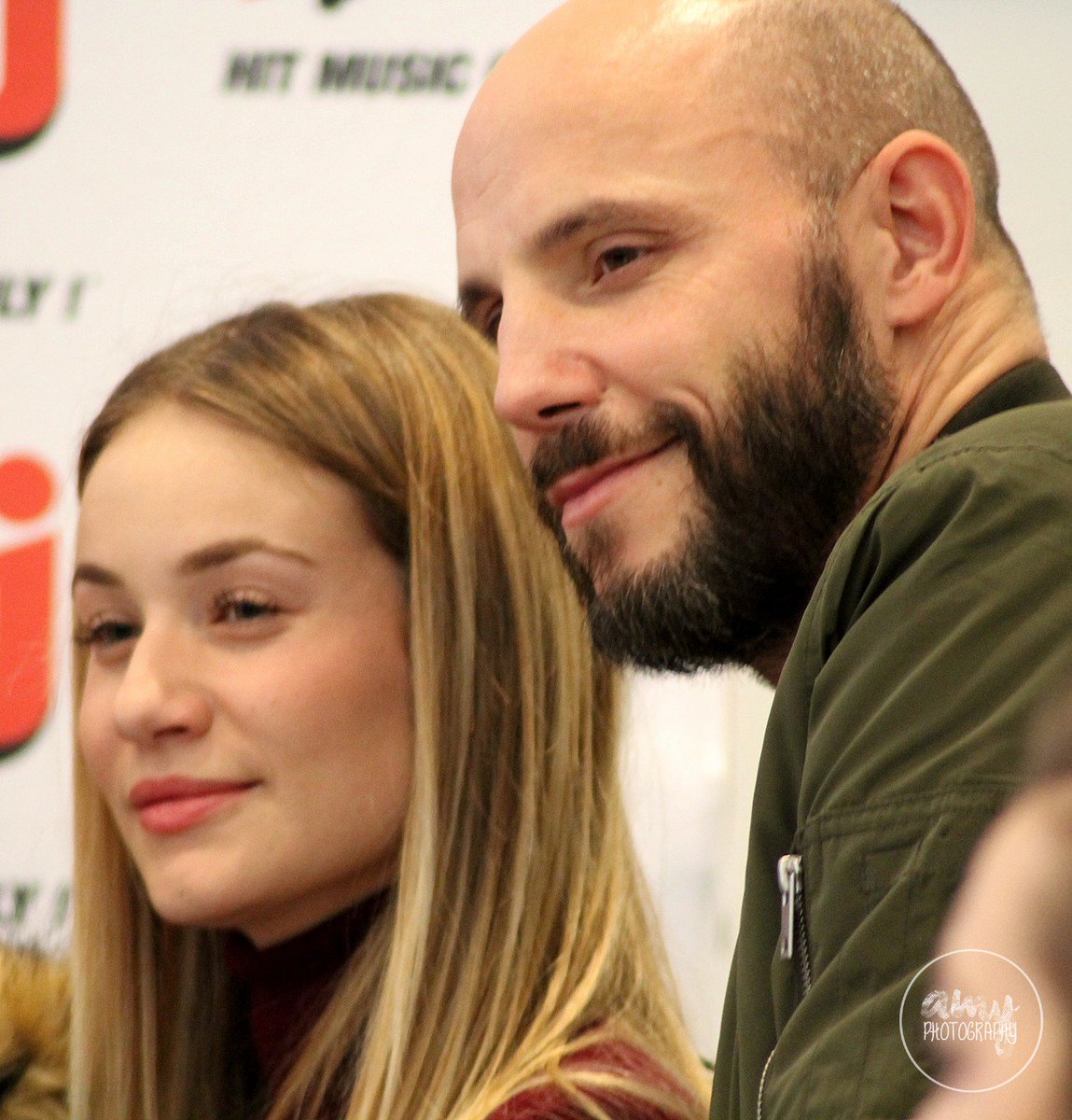 Les3MNews's tweet photo. David a apporté avec lui sa bonne humeur aux autographes hier ! https://t.co/Ja3i0wl7K0