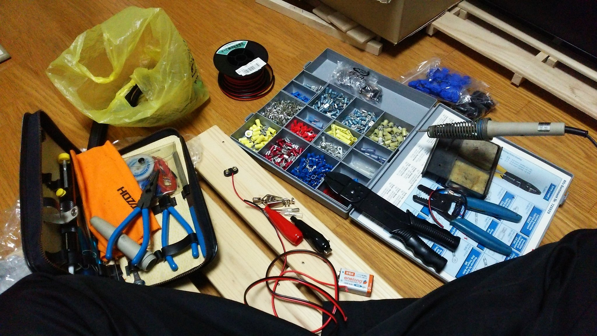 ツォン 帰宅したので 超簡単な工作 ワニクリップ 大 各70円 9v電池コネクタ15円 配線とギボシ端子は手持ち品使用で車の バッテリー交換時のメモリーバックアップジグを作りました 用品店で買うと1000円前後しますよ 笑 バッテリー交換 メモリー ツォン 帰宅したので 超簡単な工作 ワニクリップ 大 各70円 9v電池コネクタ15円 配線とギボシ端子は手持ち品使用で車の バッテリー交換時のメモリーバックアップジグを作りました 用品店で買うと1000円前後しますよ 笑 バッテリー交換 メモリー