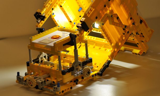 NHM_Digitise's tweet photo. Lego is a great Christmas gift, check out how Lego helps our scientists study delicate insect specimens https://t.co/hFmTpsYMuu #innovation https://t.co/PI3K979z26