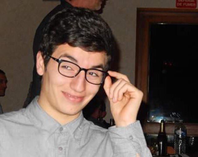 DamienEG's tweet photo. Moi quand on me dit que j'commence à avoir de la barbe : https://t.co/XHpZGII5F7