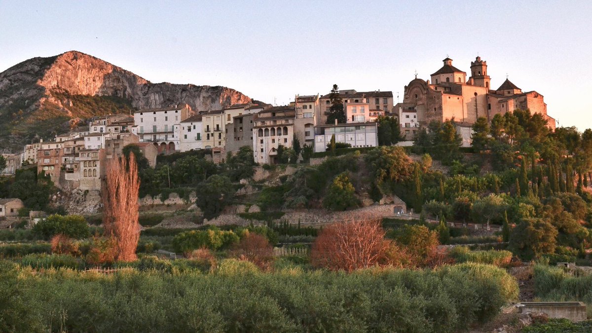 Bon dia des de Tivissa ☀️ Buenos días desde #Tivissa. goo.gl/lq6JtM #CatalunyaExperience #TerresdelEbre