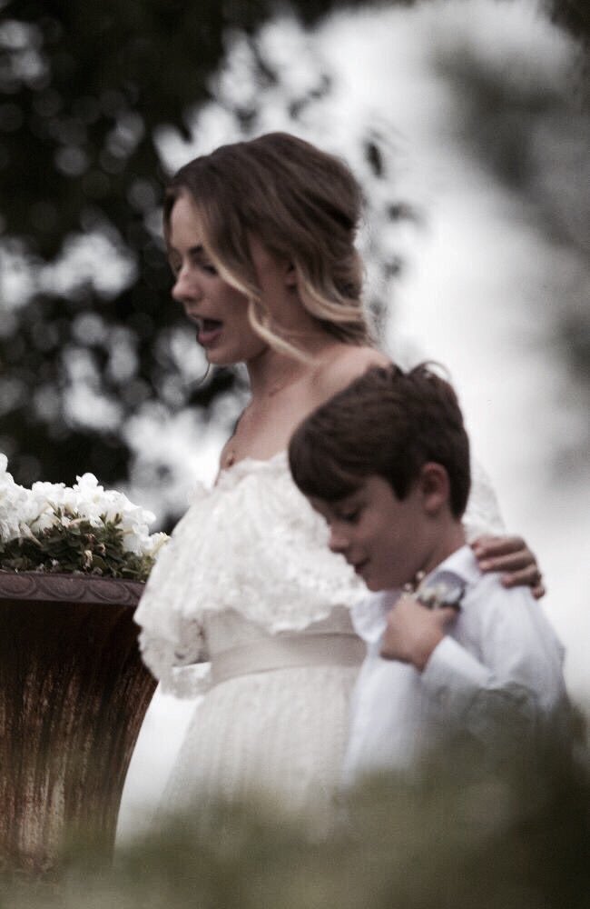 MargotsNews's tweet photo. Pictures of Margot during her wedding in Australia recently! https://t.co/ae08UcAgMN
