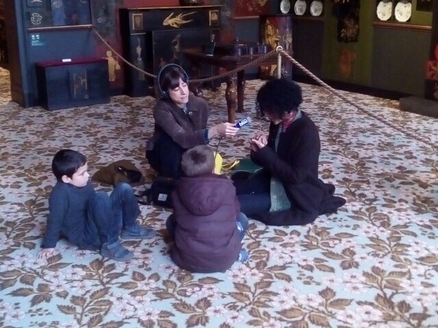 PLCommunication's tweet image. "Qu'est-ce qu'on fait des mômes ?" L'émission de @FrancebleuParis est à la @MVHugo pour la visite contée "L'art d'être grand-père".