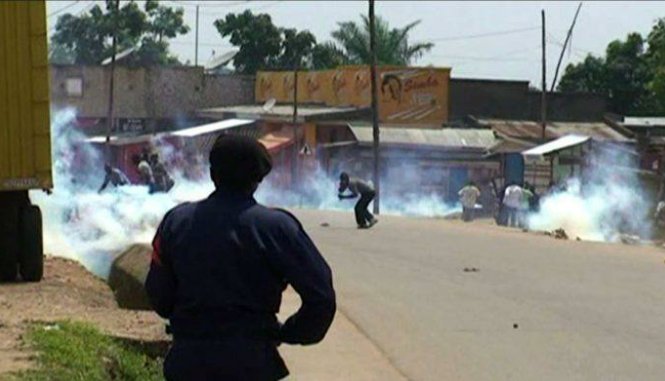 Situation confuse à #Lubumbashi Des tirs nourris d'armes à feu ds presque ttes les communes d la ville! #CongoCrisis