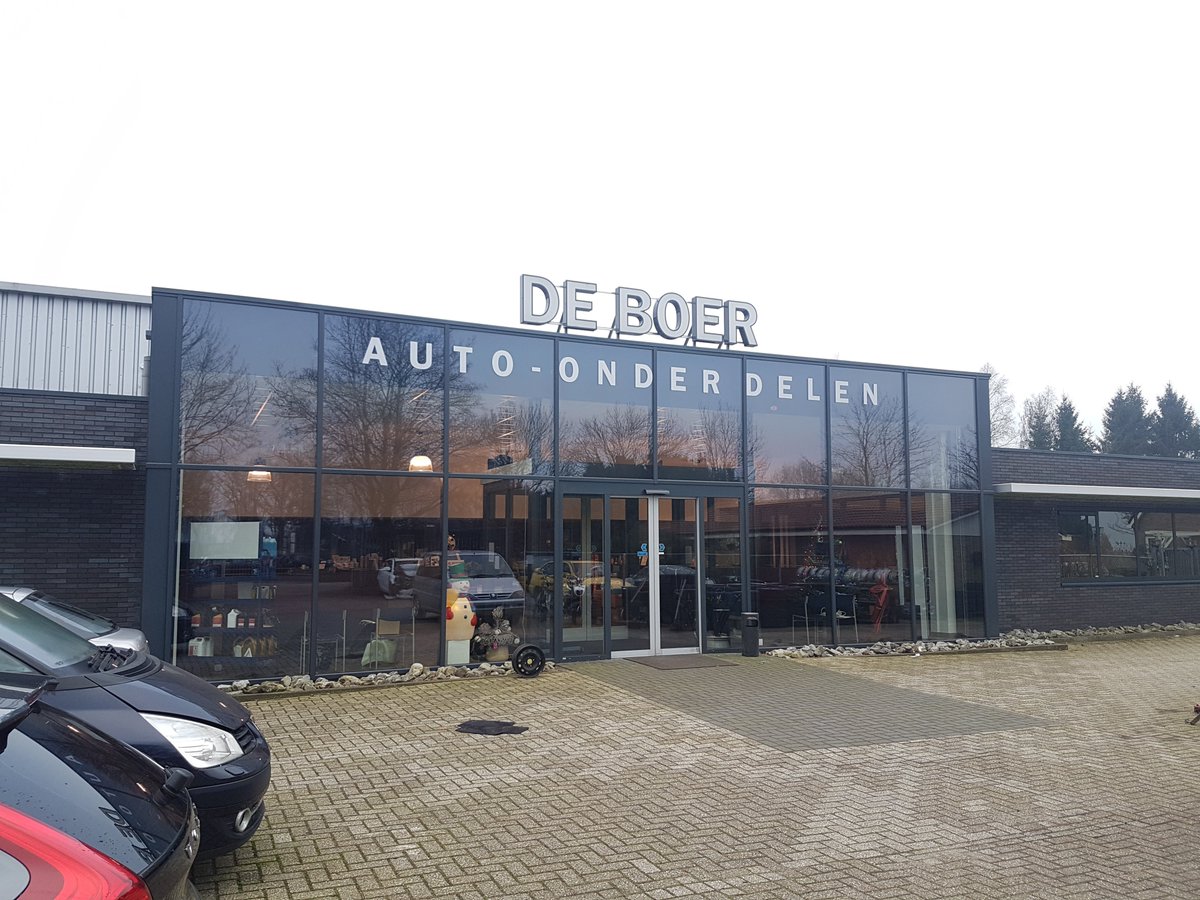 EZStadskanaal's tweet photo. Leuk bedrijfsbezoek bij De Boer auto-onderdelen. 44.000 items op voorraad en "slechts" 1 miljoen kilo aan schroot. https://t.co/apahmSBs0h