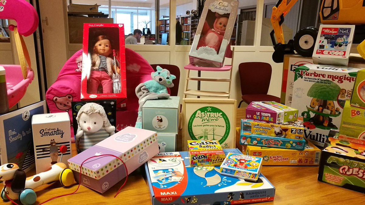 CarolineTronche's tweet photo. À 4 j de #Noel2016, la fin de l'aventure Calendrier de l'avent #lanr, nvlle vie pour les jouets qui partent à #Clocheville @AcfjfJouets :) https://t.co/WR0cSFurXT