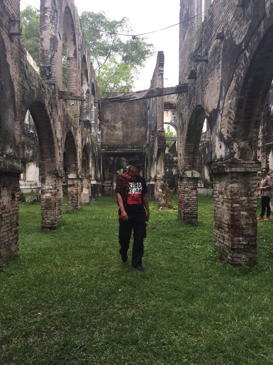 iwanfals's tweet image. mejeng dululah dikit, hasil jepretan mantan pacuar