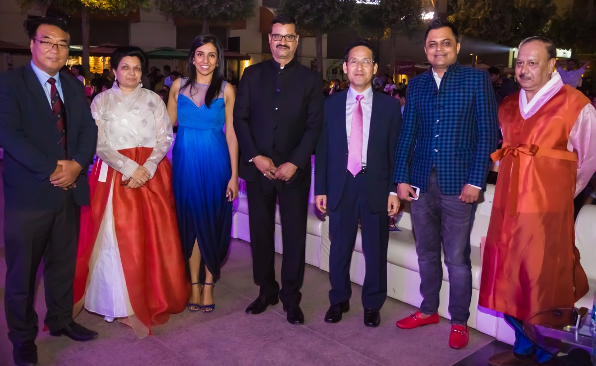 PuneFashionWeek's tweet photo. 3rd Korean Indian Cultural Festival | Pune Fashion Week #Korea #India #Culture #badalsaboo #niveditasaboo #MakingPuneFashionable #PFW https://t.co/482gtbOEAU