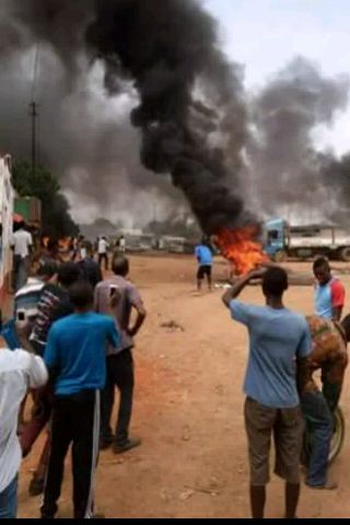 #Lubumbashi, à matshipisha,  les militaires réellement congolais,  appuient les manifestants.