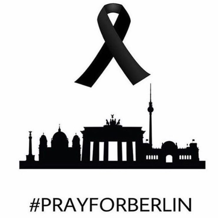 JeromeBoateng's tweet image. Ich bin sprachlos. Meine Gedanken sind bei den Angehörigen und Familien der Opfer dieser Tragödie in meiner Heimatstadt. 🙏🏾🇩🇪 #PrayForBerlin