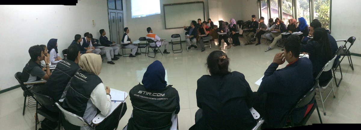 Rapat perdana panitia Dies Natalis ke 34 semangat guys untuk membangun kerja sama yg baik👏👏😄😀