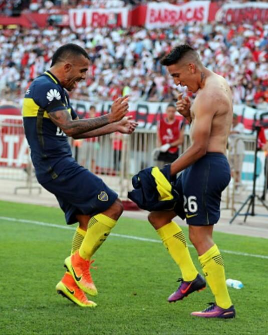cauciello's tweet photo. Buen día para vos que leés a todos hablando sobre el Bailando y pensás en esto. A lo Boca se vive mejor! https://t.co/Qfudp2Sii7
