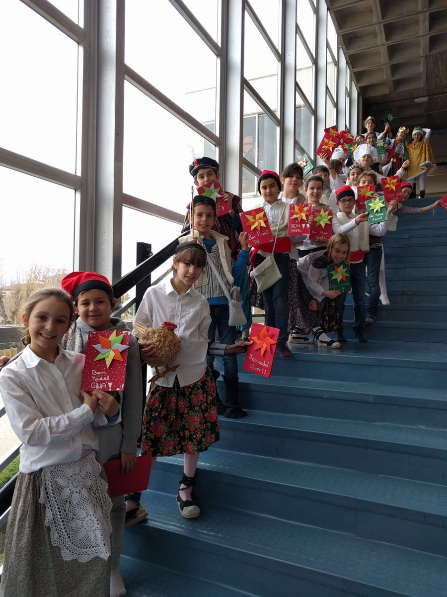 thaubarcelona's tweet image. #4tprimaria estem preparats per felicitar el Nadal a la classe de #1rB #nadalthaubcn