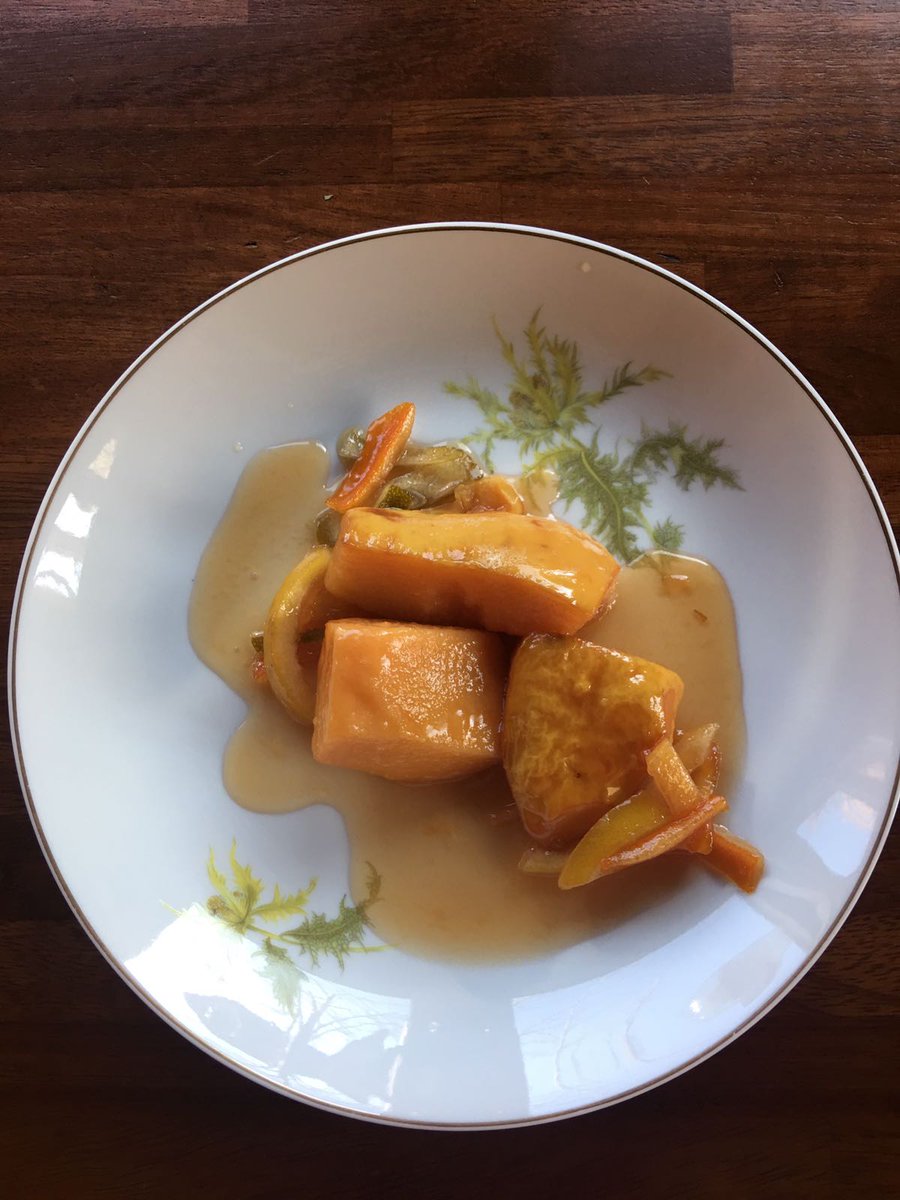 acgn_cat's tweet image. L’acadèmica Rosa Mayordomo ha preparat una recepta de #codony confitat, ideal per acompanyar carns o per postres: bit.ly/codony-ACGN