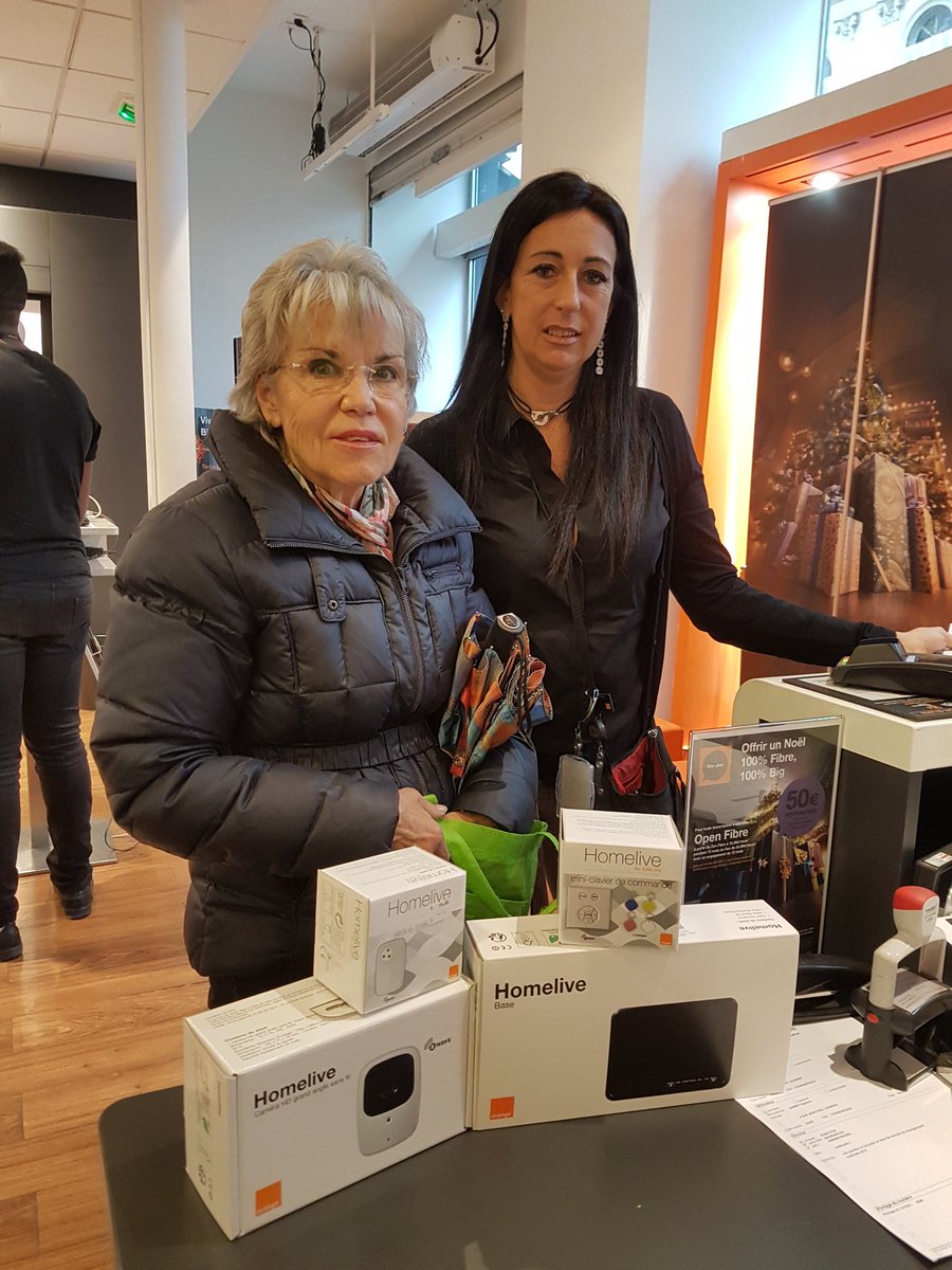 pairone1's tweet image. Encore une belle vente homelive de lucie 👍on ne l'arrête plus 👏👏 @lucie_bordonado @stephpaillard @vpinsan @jenni_achilli @laeti_magenta