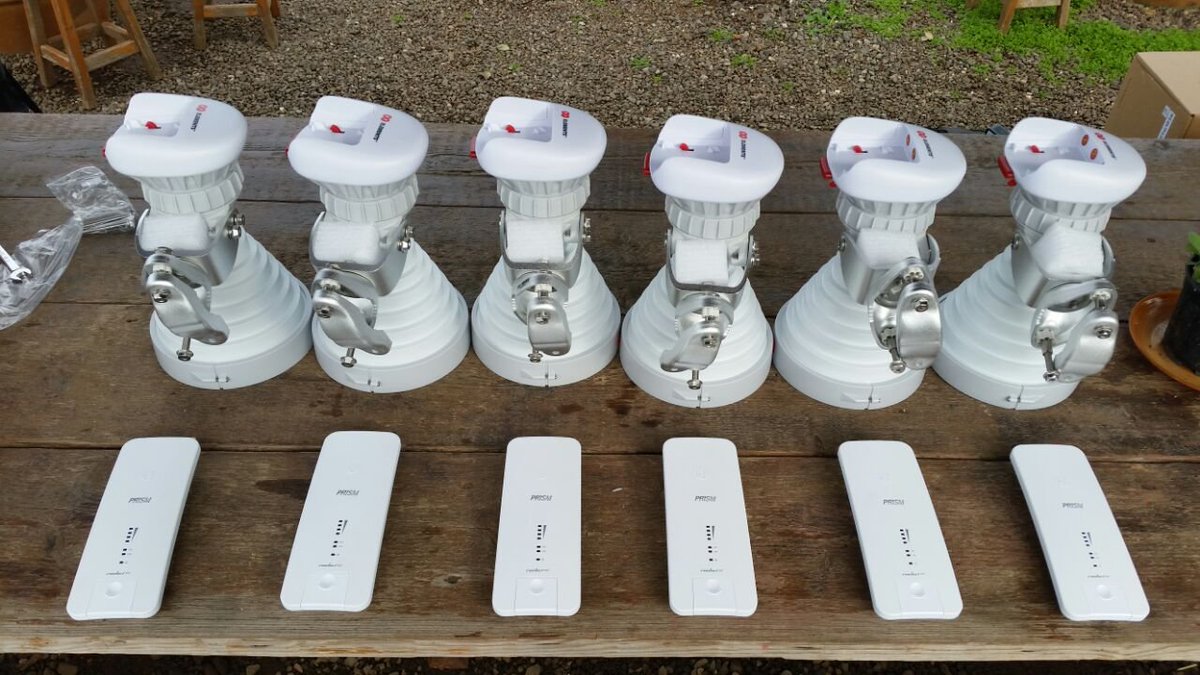 overdrv's tweet image. Combinación perfecta: @ubnt #Rocket5ACPrism + @rfelements #Simper by @WiFiCanarias