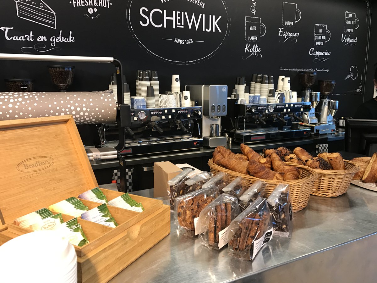 Naast een lekker broodje ben je bij <a href="/Scheiwijk/">Scheiwijk A27</a> ook welkom voor een heerlijk kopje Bradley's #organic <a href="/FairtradeNL/">Fairtrade Nederland (Max Havelaar)</a> thee!