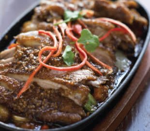 Need some lunch inspiration? Take a look at our delicious lunch menu. One Course £6.95, Two Courses £9.95. qoo.ly/cust5