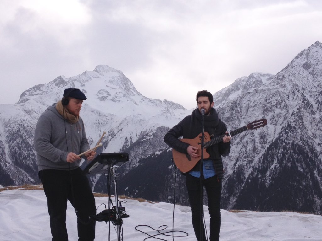 grosperrin (@grosperrin38) on Twitter photo Un live en altitude avec <a href="/brokenbackmusic/">Broken Back</a> aux 2 Alpes grâce à la #4GOrange. Soleil qui pointe sur les sommets, top musique, féérique ! Un live en altitude avec <a href="/brokenbackmusic/">Broken Back</a> aux 2 Alpes grâce à la #4GOrange. Soleil qui pointe sur les sommets, top musique, féérique !