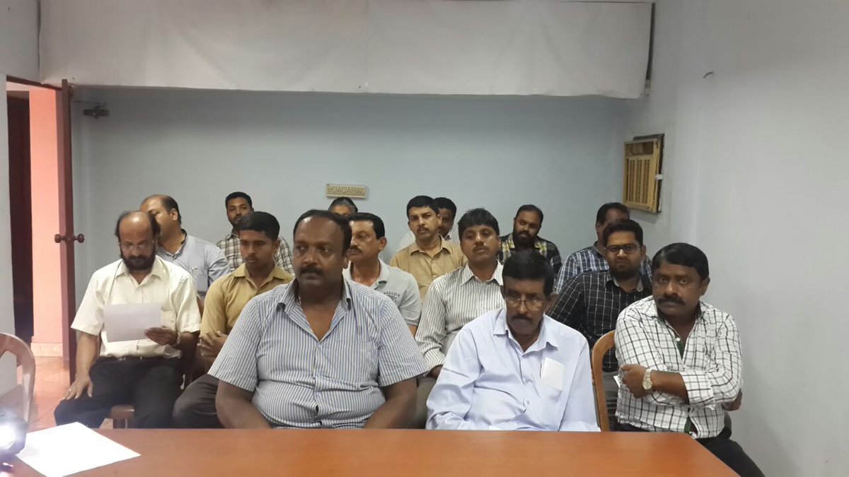 BPCLCalicutret's tweet photo. Customer awareness on 0.75% discount on all digital transactions at BPCL ROs in Kannur,Calicut Territory @BPCLimited @BpclRahul @gpatmumbai https://t.co/7pFbZirKpr