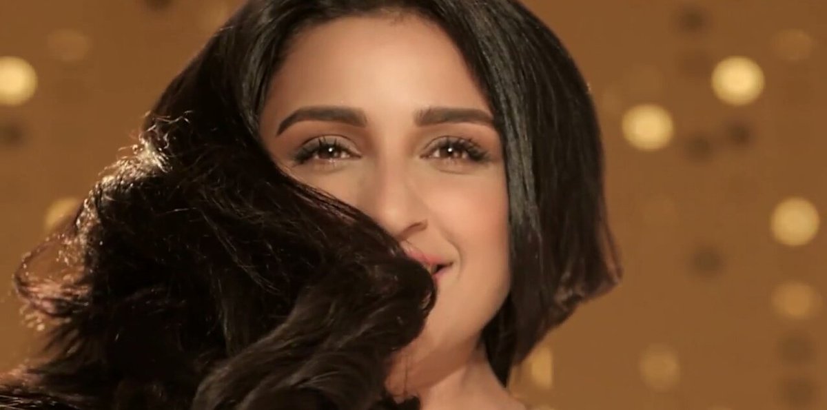 ParineetiCDaily's tweet photo. NewPics: @ParineetiChopra In Bajaj Almond Drops Hair Oil TVC https://t.co/esKKr9IRZV