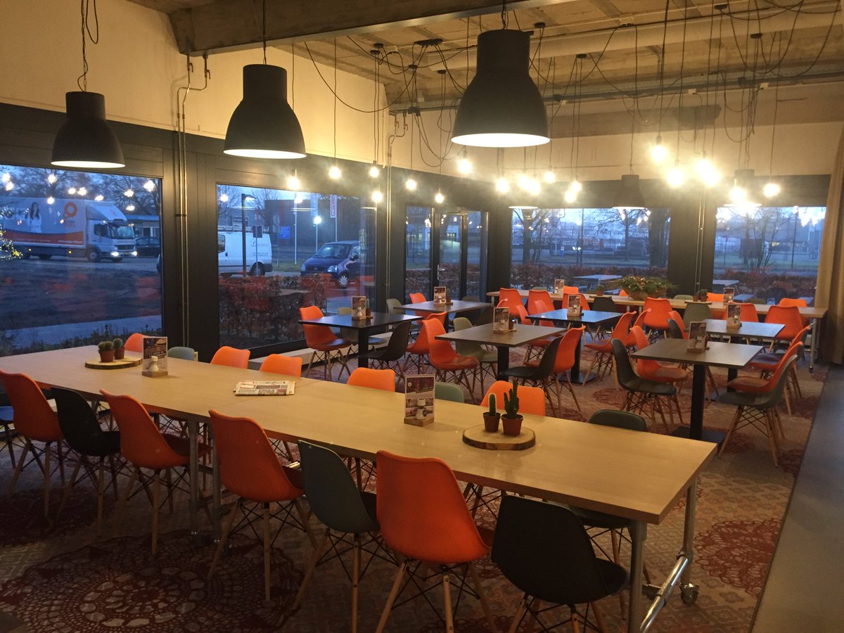 FizzionParc's tweet image. Een impressie van de meet&amp;amp;greet locatie in OAK Building op het @FizzionParc in Apeldoorn Zuid.. #vergaderen #bijeenkomsten #lunch #kantoren