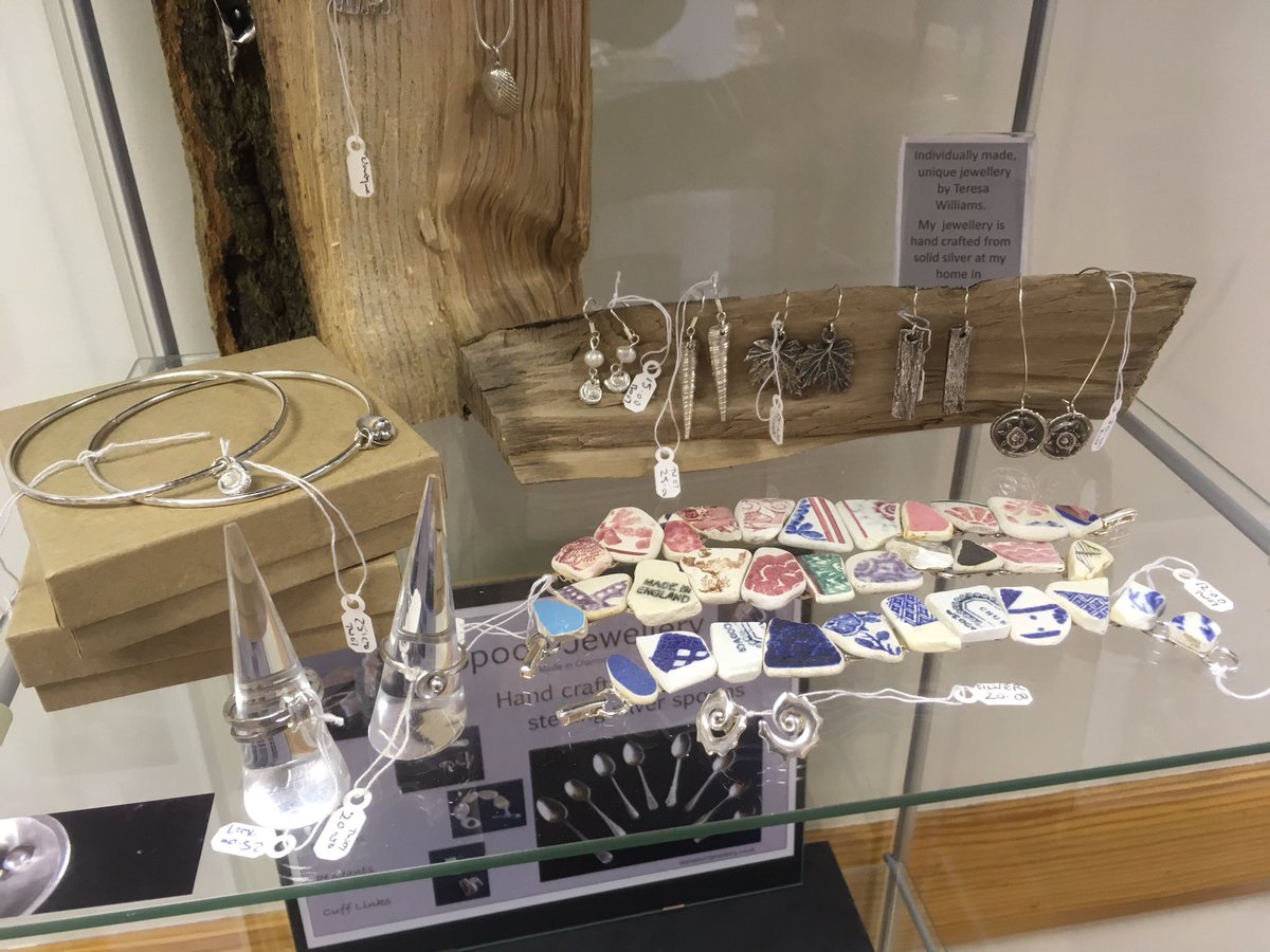 Pecorama's tweet image. Santa snow and super sparkly stocking-filling stuff! pecorama.co.uk or 01297 21542