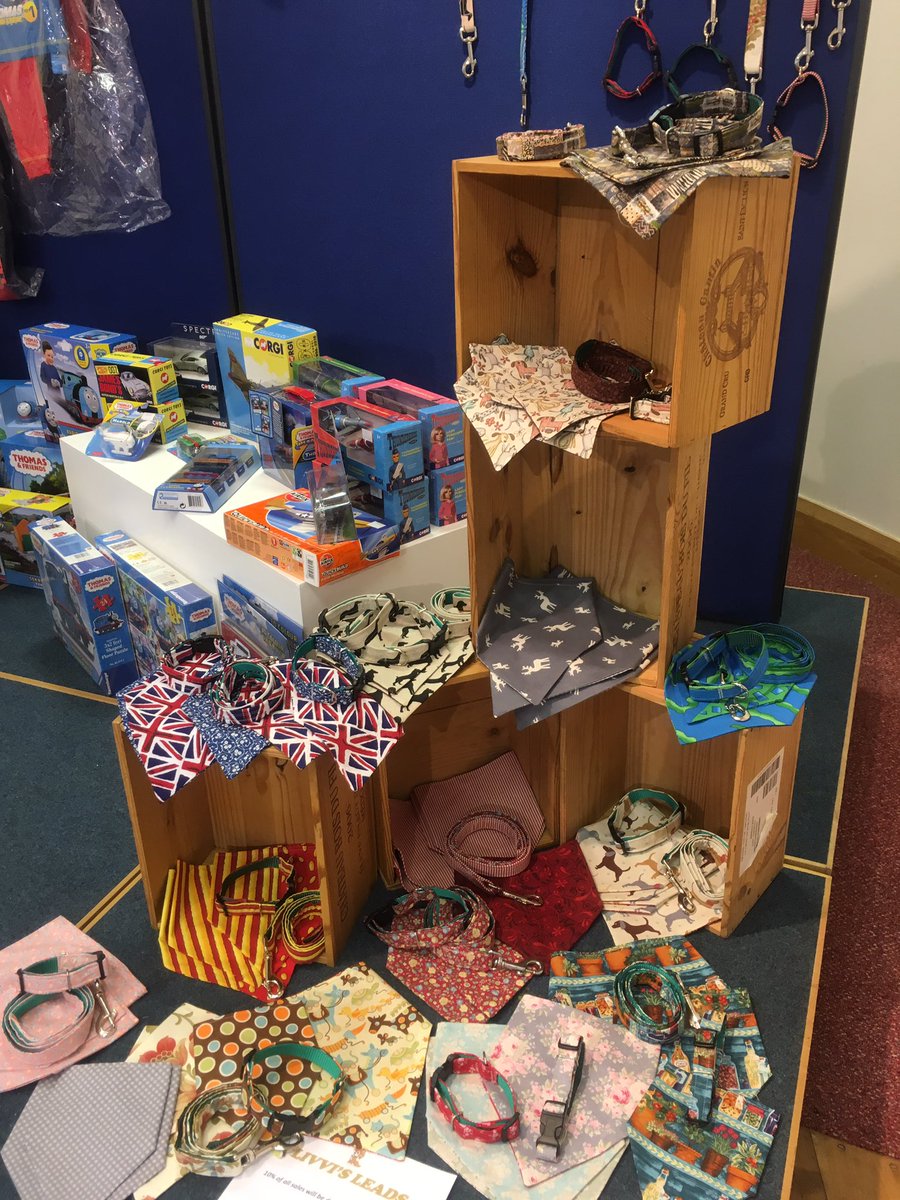 Pecorama's tweet image. Santa snow and super sparkly stocking-filling stuff! pecorama.co.uk or 01297 21542