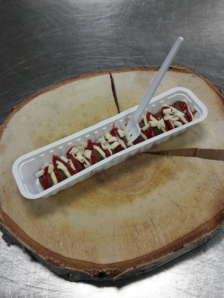Frikadel speciaal?? Chocolademousse, vanille  en aardbeiensaus en witte chocolade uitjes.
Snacken  <a href="/GrHotelWientjes/">Grand Hotel Wientjes</a>